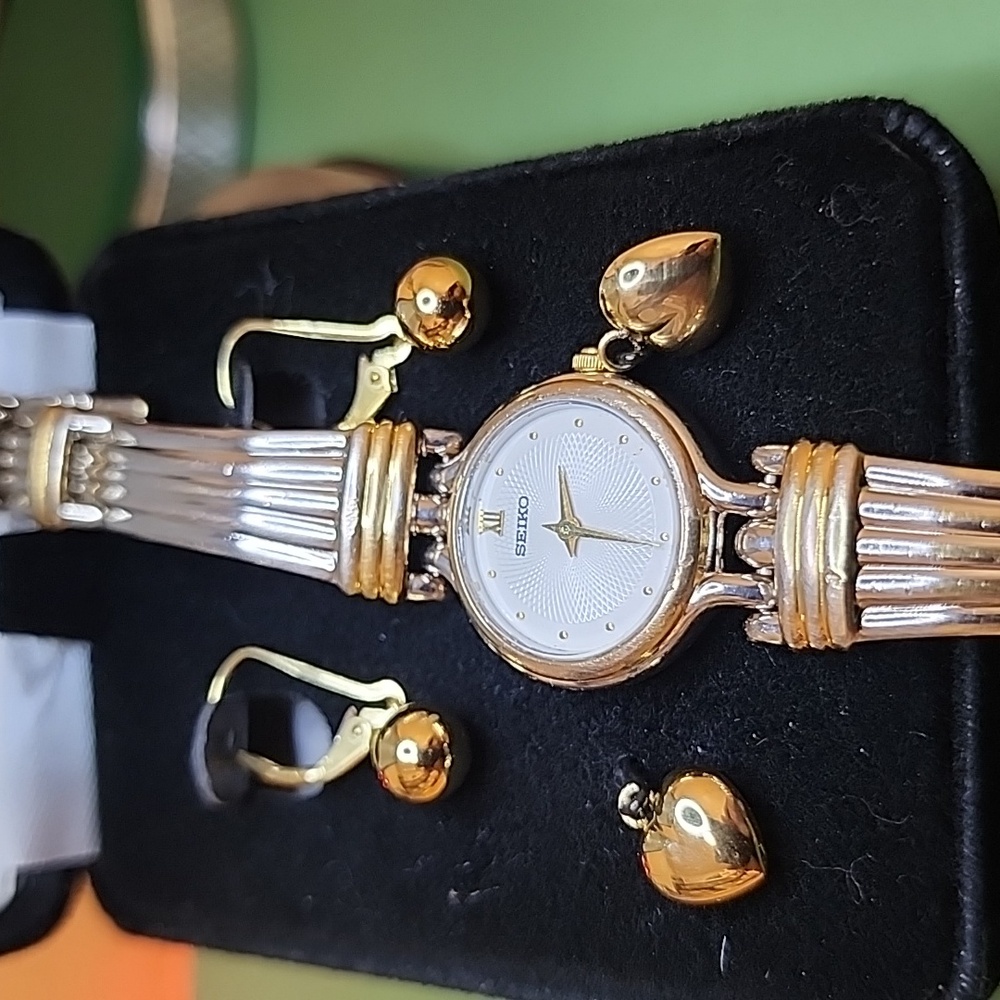 18k Gold Puffed Heart and Balls Dangles and a Seiko Watch Serviced and New Batte - Picture 2 of 2